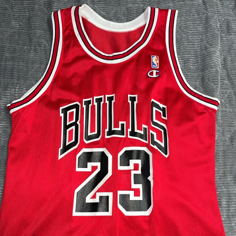 Vintage Champion Bulls Red Jersey #23